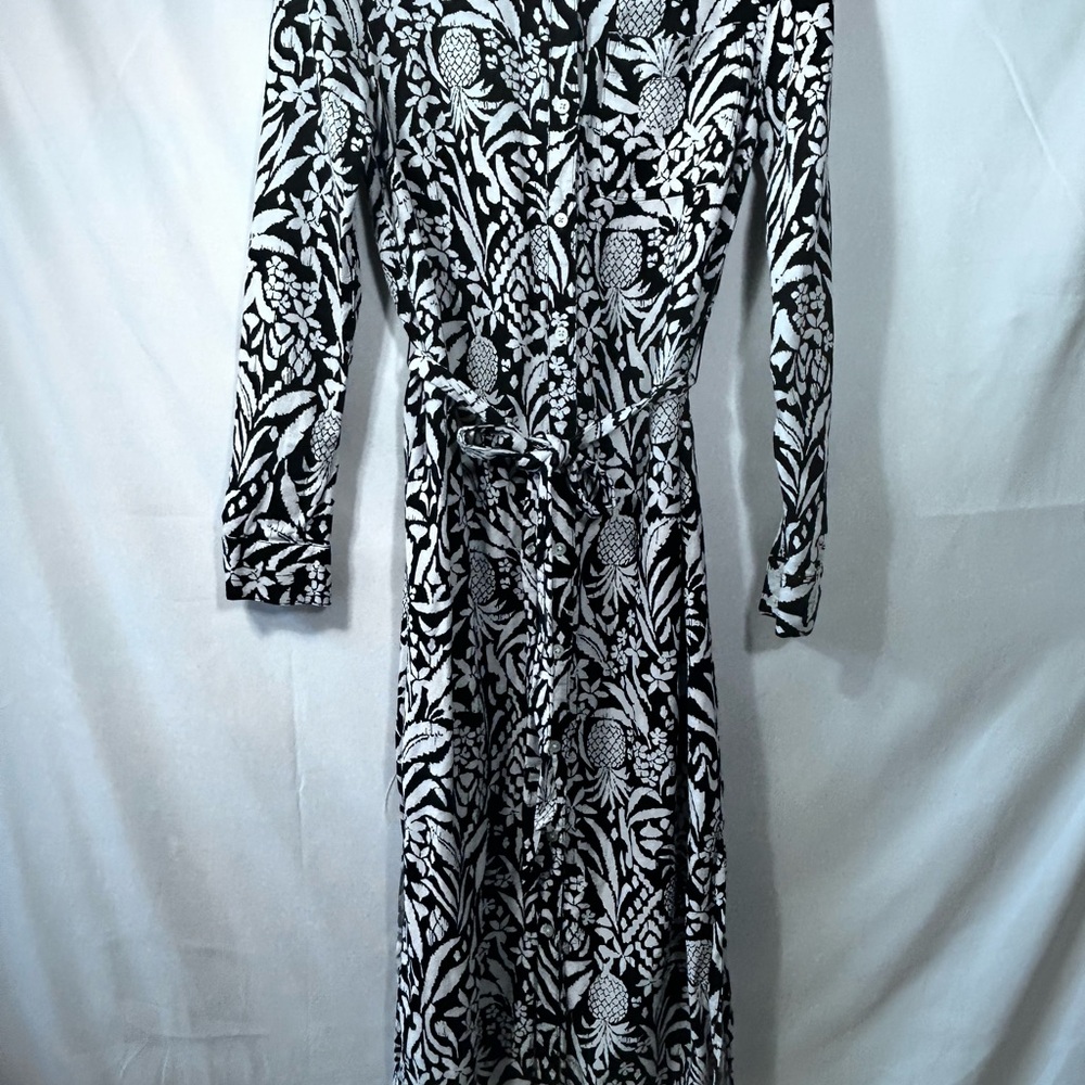 LOFT Black and White V-Neck Sheath Dress Size O